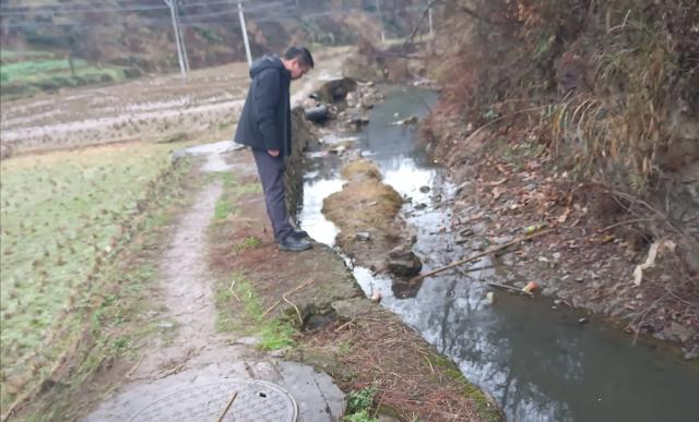 清镇市站街镇对沿湖村寨污水处理设施进行检查