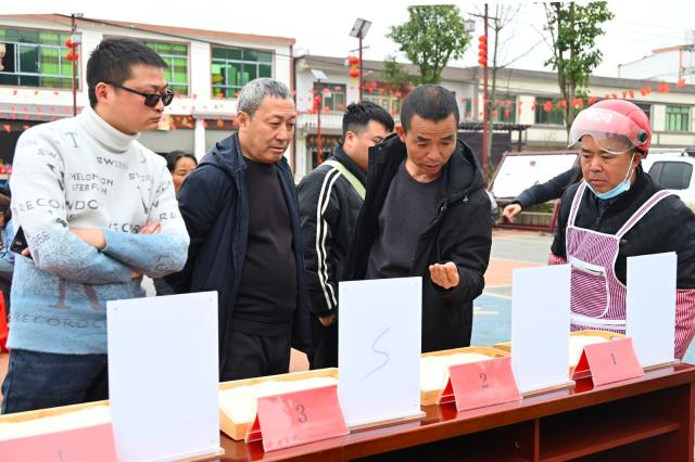 清镇:红枫湖畔稻米争“香” 品出乡村振兴好味道