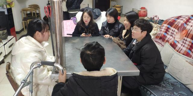 清镇市妇联开展“爱心妈妈”送温暖活动