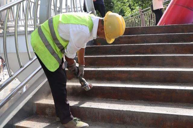 清镇：桥梁焕新、路灯亮道、公厕升级进行时