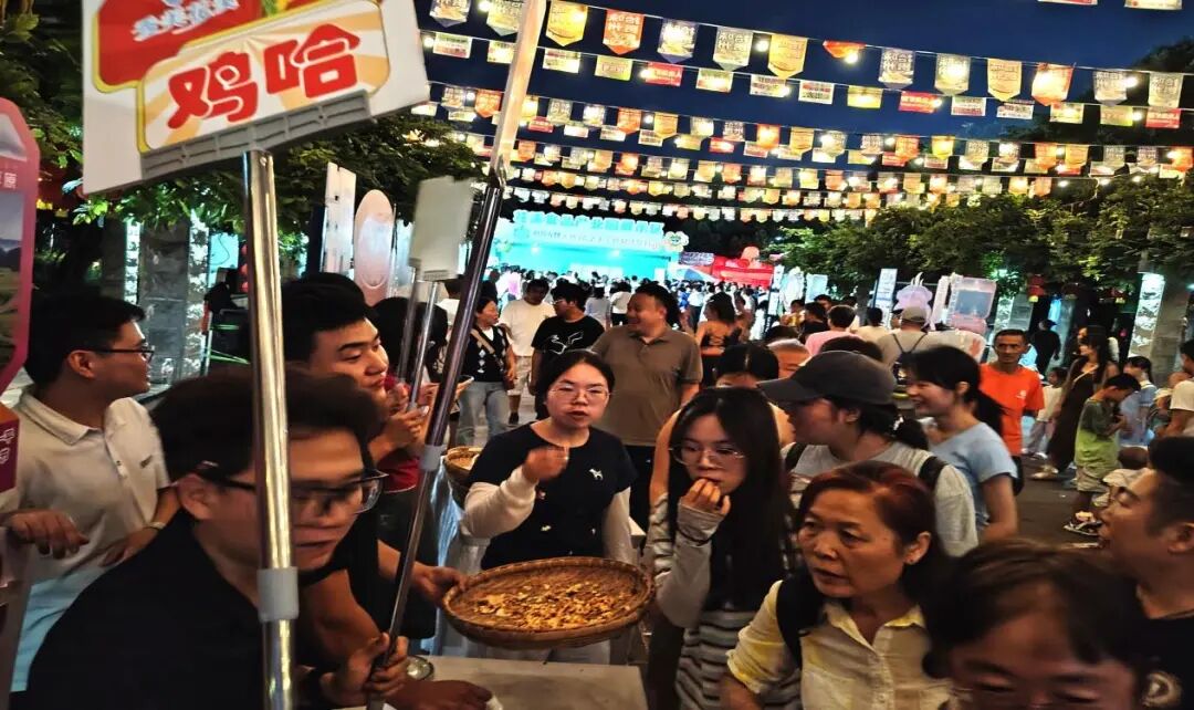 从鸡哈豆腐到苗绣银饰!燕楼镇以“烟火气”亮相花溪之夏美食节激活乡村振兴新动能
