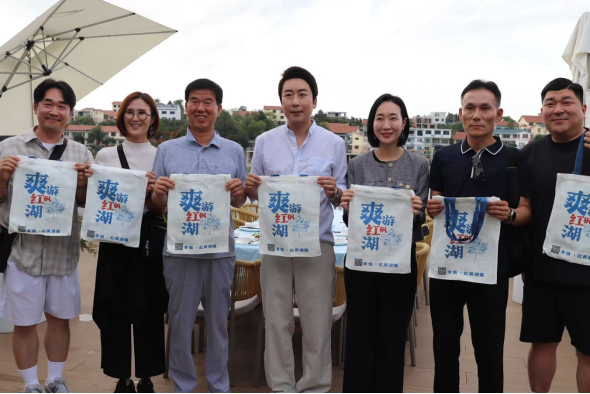 共赏山水风情！韩国议员代表团到访清镇蓝白小寨～