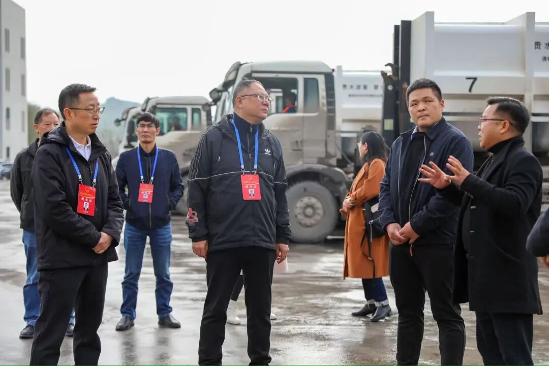 清镇市人大常委会视察城镇生活垃圾分类管理情况