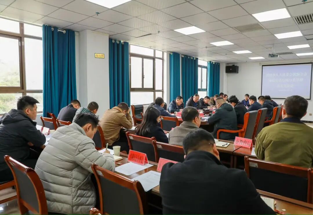 清镇市人大常委会视察城镇生活垃圾分类管理情况