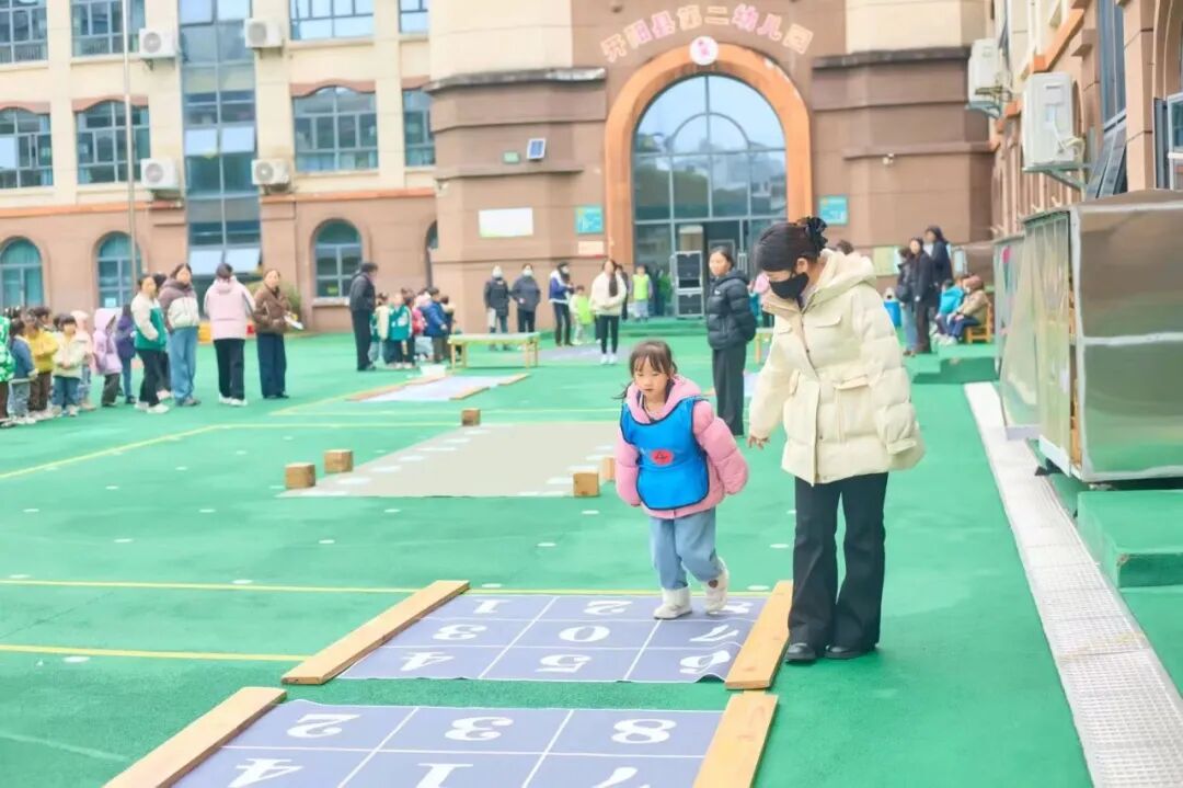 开阳县第二幼儿园冬季运动会解锁成长新玩法