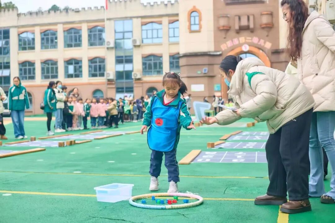 开阳县第二幼儿园冬季运动会解锁成长新玩法