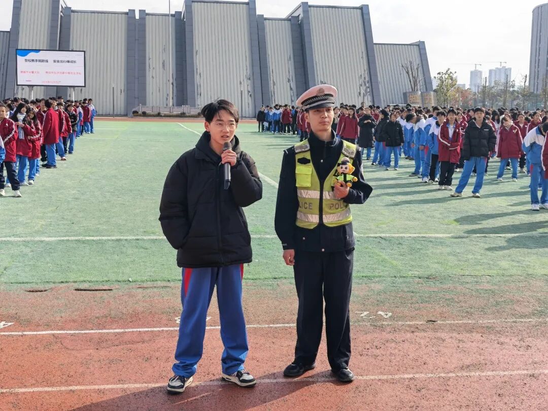 警校携手筑防线 安全出行伴成长——贵阳市经济贸易中等专业学校开展交通安全教育活动