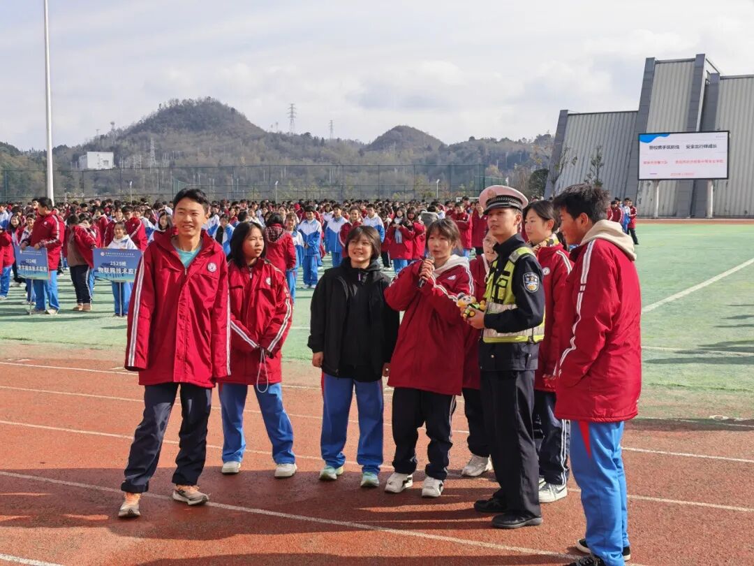 警校携手筑防线 安全出行伴成长——贵阳市经济贸易中等专业学校开展交通安全教育活动
