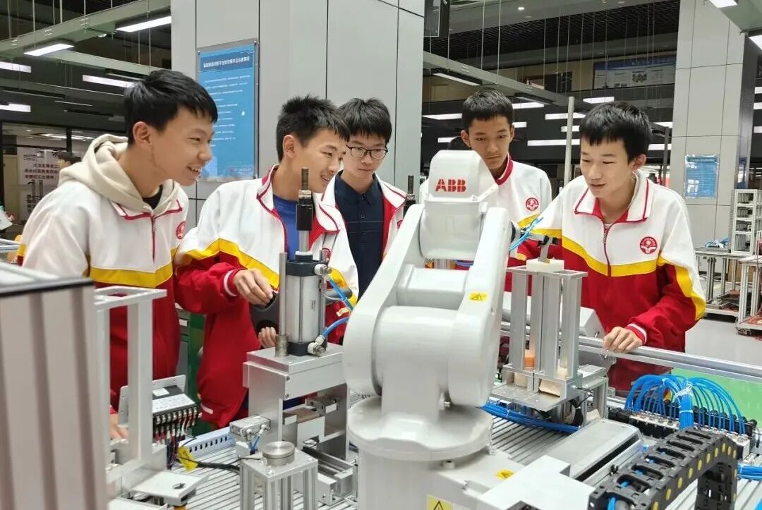 【贵阳教育“十四五”】贵阳市第一中学:高擎改革之笔 筑梦美好教育