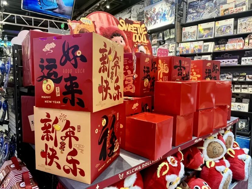 南明区各大商场焕新迎客氛围拉满