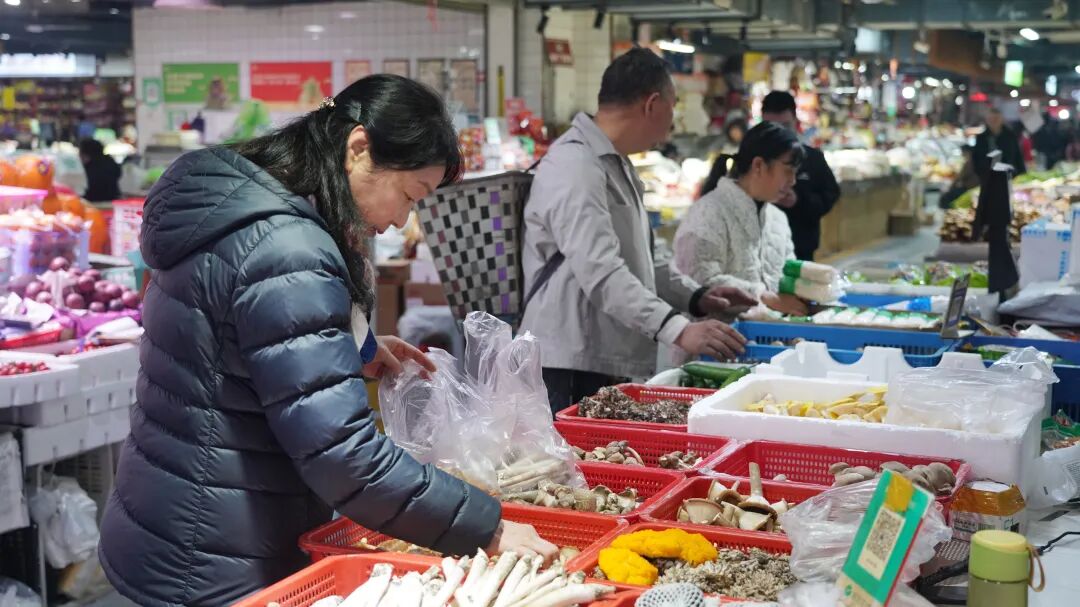 过年到南明丨烟火暖岁启新程 货丰价稳迎新春