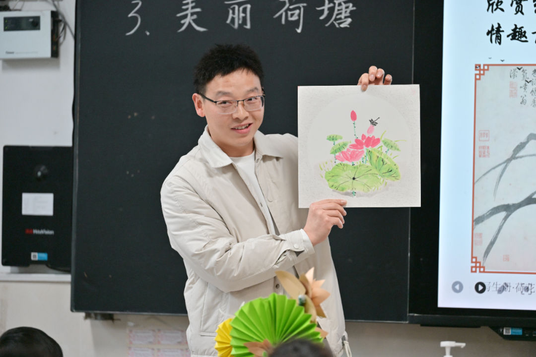 央视关注!贵阳这位美术教师用粉笔画出“匠心”