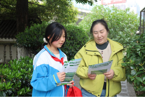 贵阳市第十四中学开展“探寻水密码·守护生命源”社会实践活动