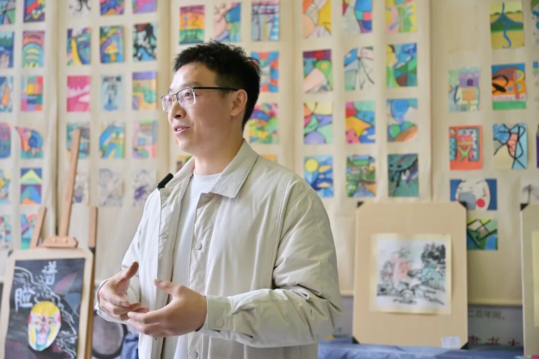 央视关注!贵阳这位美术教师用粉笔画出“匠心”