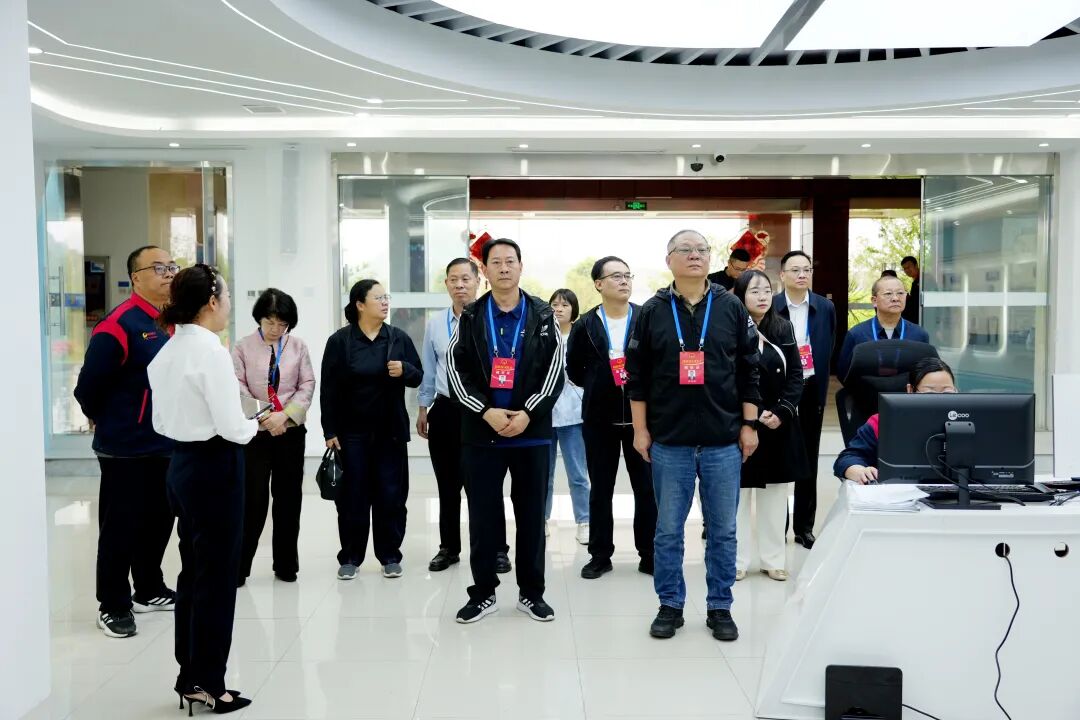 清镇市人大常委会调研科技创新平台建设情况