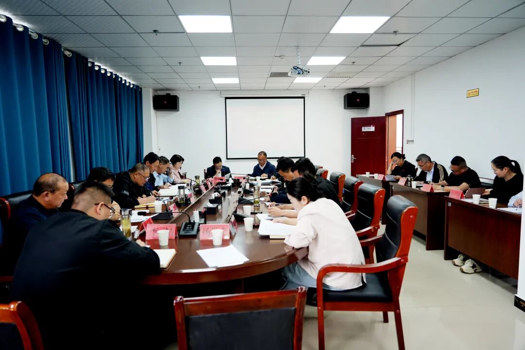 清镇市人大常委会调研科技创新平台建设情况