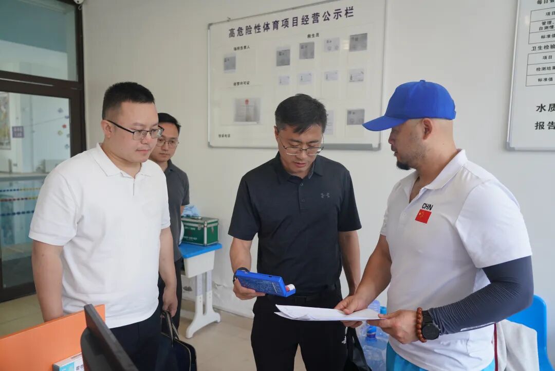 聚焦游泳课进校园试点！南明区实地调研守牢校园教学安全关