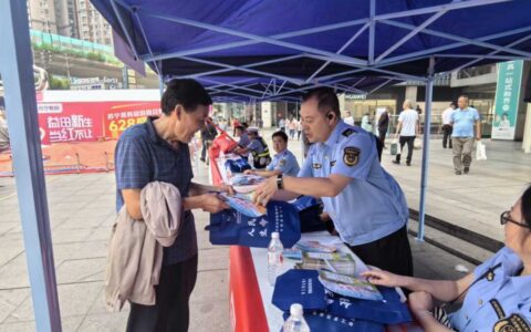“零距离”学习安全知识！云岩区组织开展“安全生产月”宣传咨询日活动