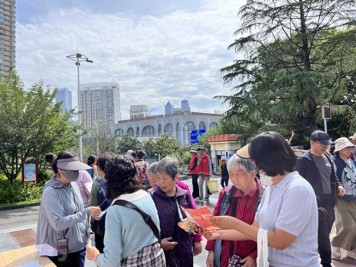 南明区举办国际档案日宣传活动