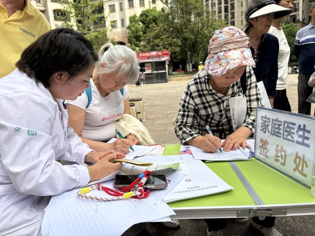 2.jpg 南明区人民医院举办健康讲座暨公益义诊主题宣传活动