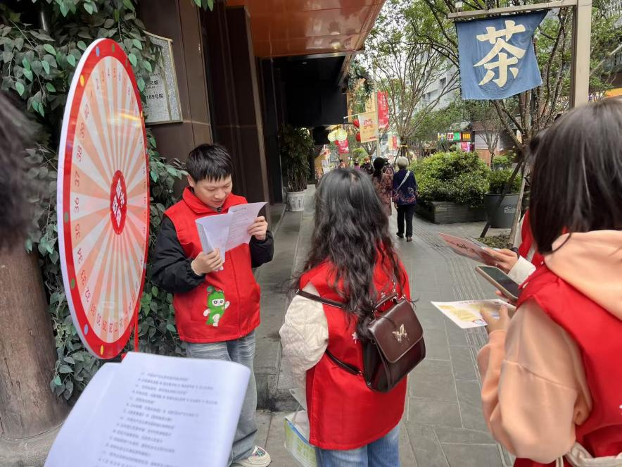 南明区举行“青春+公益”定向赛