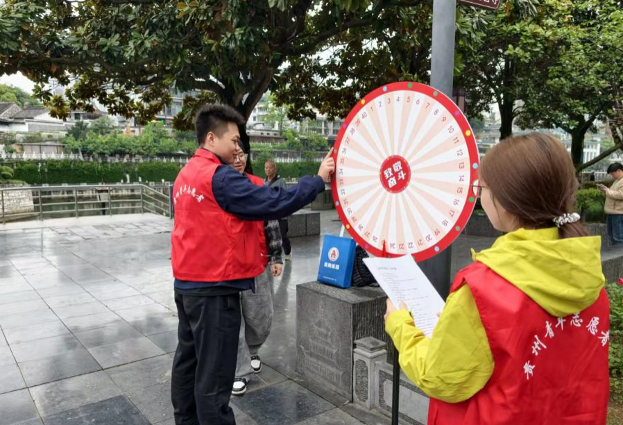 南明区举行“青春+公益”定向赛