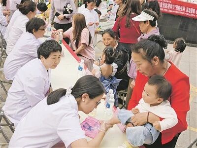 1.jpg 南明区举办“全国儿童预防接种日”主题活动