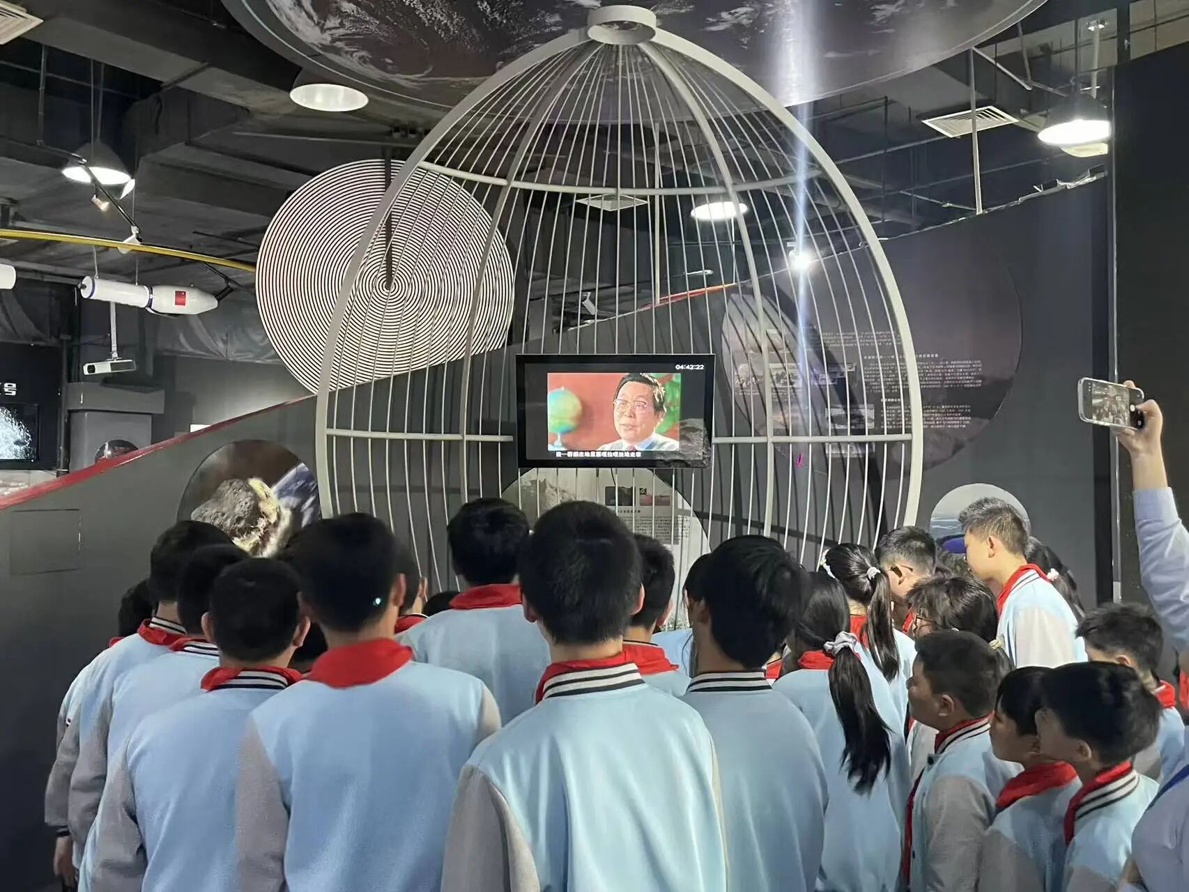 2.jpg 南明区科协联合都市路小学开展科技研学实践活动