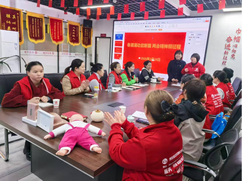 学习贯彻全国两会精神丨南明区“理论宣传二人讲”走进兰花都街道宣讲两会精神