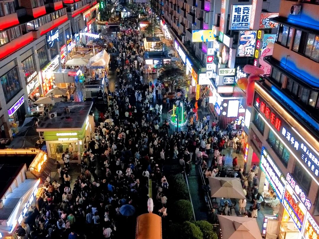 南明“五一”假期人气、商气两旺
