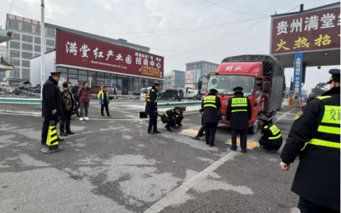 南明区商务局开展专项整治 筑牢物流批发市场运输安全防线