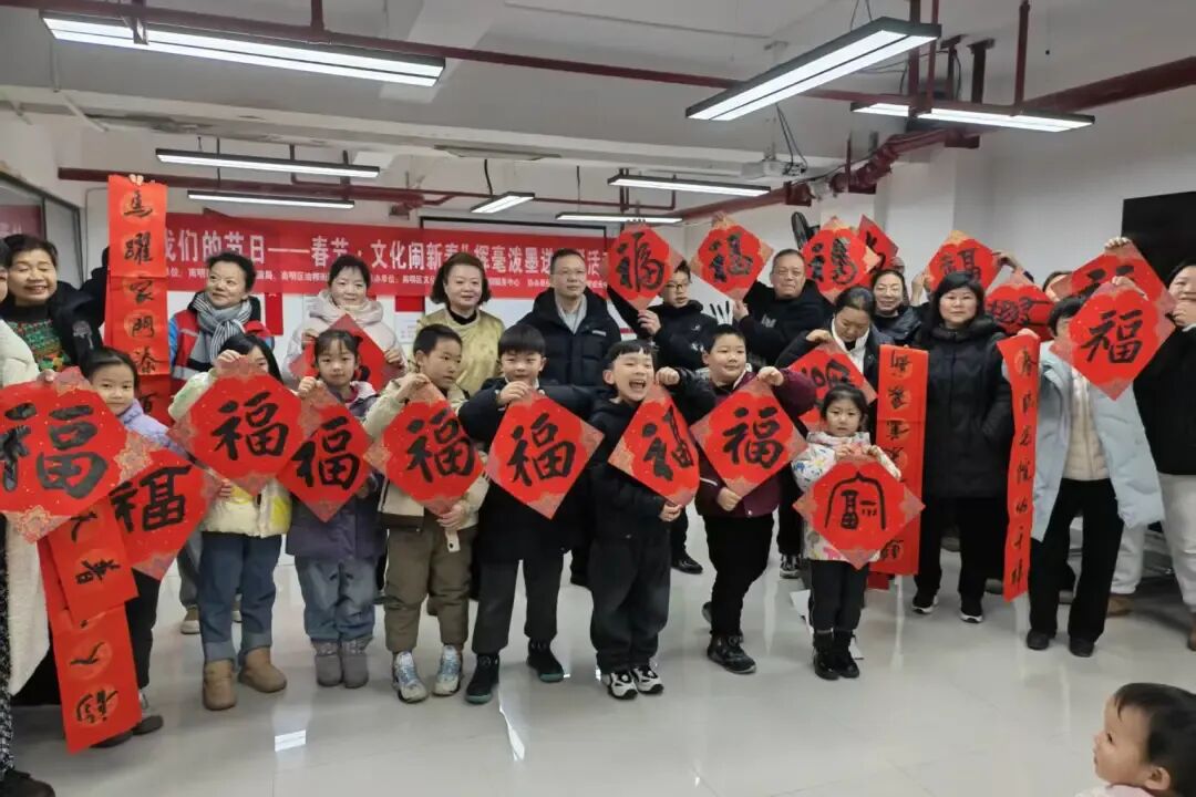 “我们的节日·春节——文化闹新春”挥毫泼墨送春联文化惠民系列活动在油榨街道开展