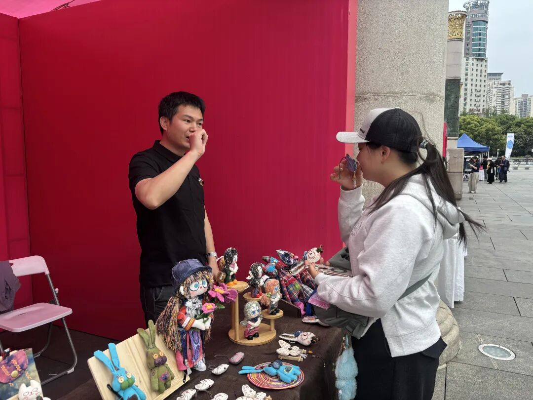 黔味美食与非遗文创“圈粉”无数，2026世界乒乓球日主会场在筑城广场火热启幕