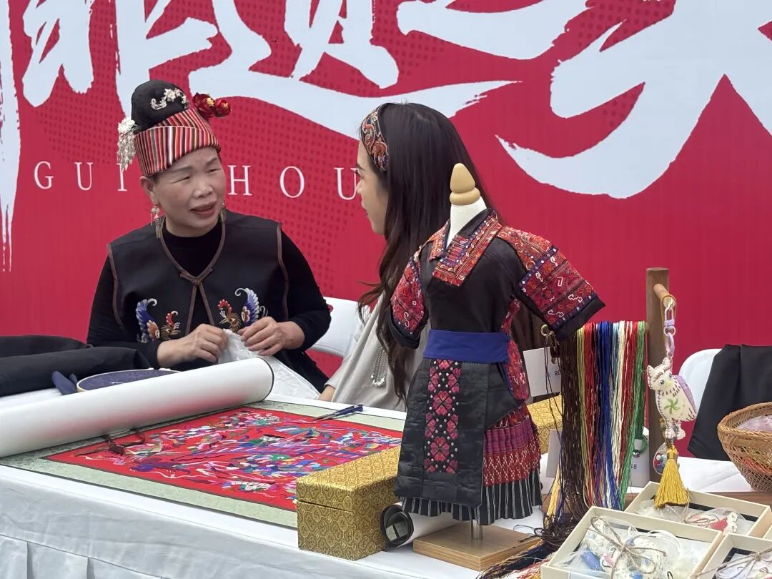 黔味美食与非遗文创“圈粉”无数，2026世界乒乓球日主会场在筑城广场火热启幕