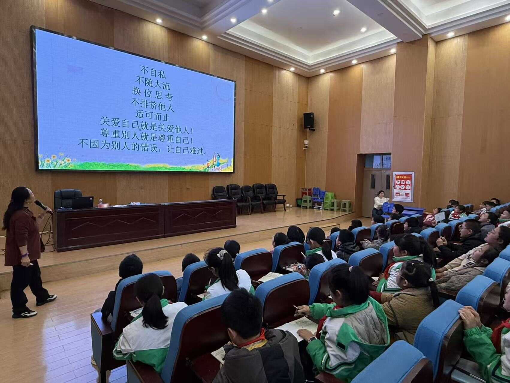 1.png 共青团南明区委赋能成长讲座走进苗苗实验学校