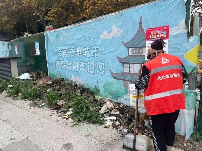 1.jpg 南明区整治铁建城周边乱象