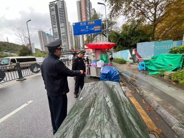 2.jpg 南明区整治铁建城周边乱象