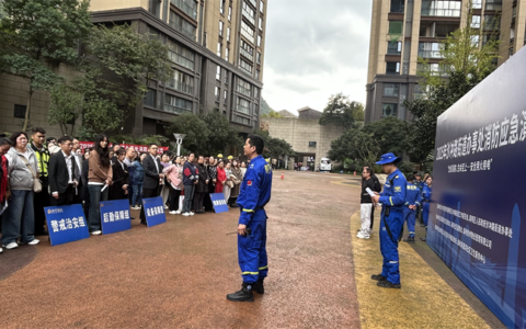 南明区沙冲路街道上演“火场救援”大练兵
