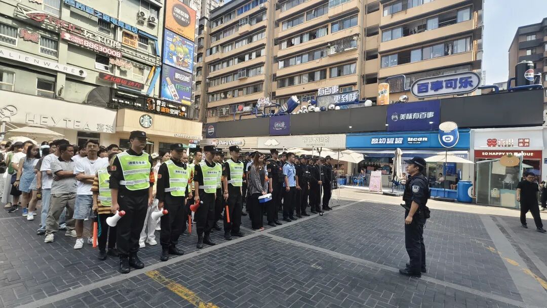 南明文旅凭啥圈粉？十面锦旗藏答案