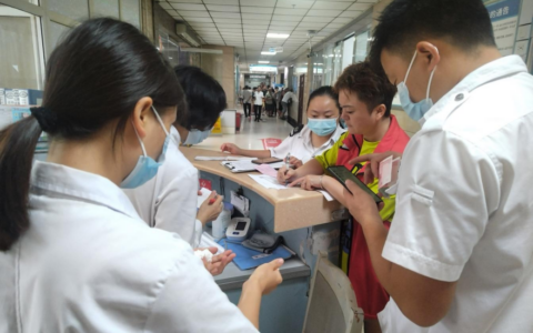 暖心守护特殊群体 全程护航就医路