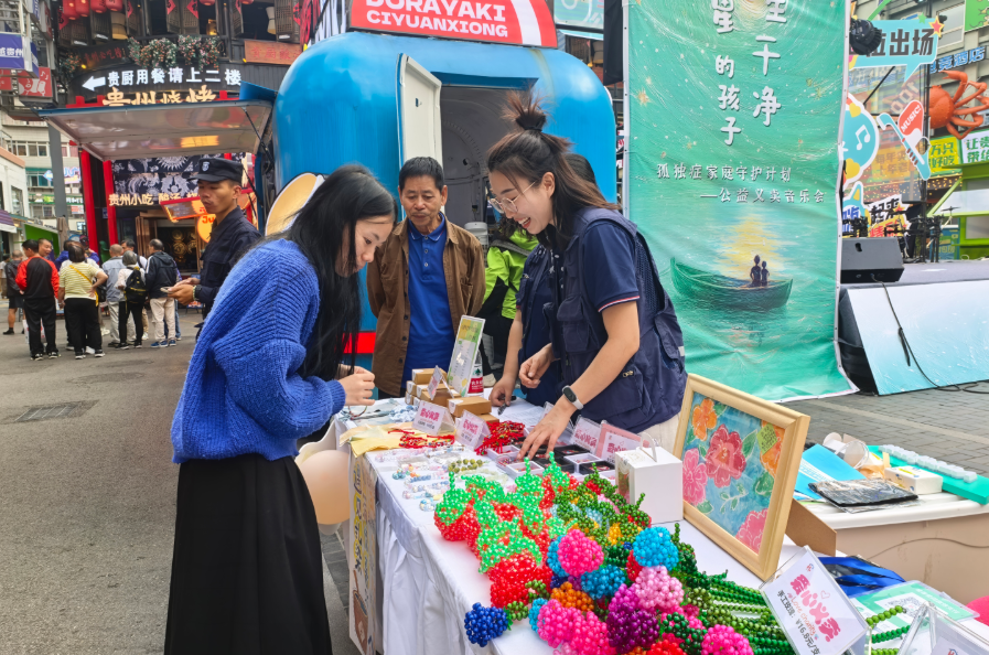 2.png 义卖传情+音乐共情 融合共建公益音乐会在青云市集举行
