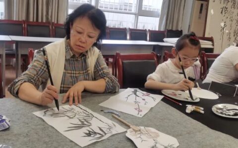 网络中国节·中秋丨“花颂国庆·非遗传承” ——非遗团扇制作体验活动在南明区文化馆开展