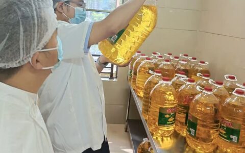 南明区：深入校园食堂后厨检查，全力护航开学“第一餐”