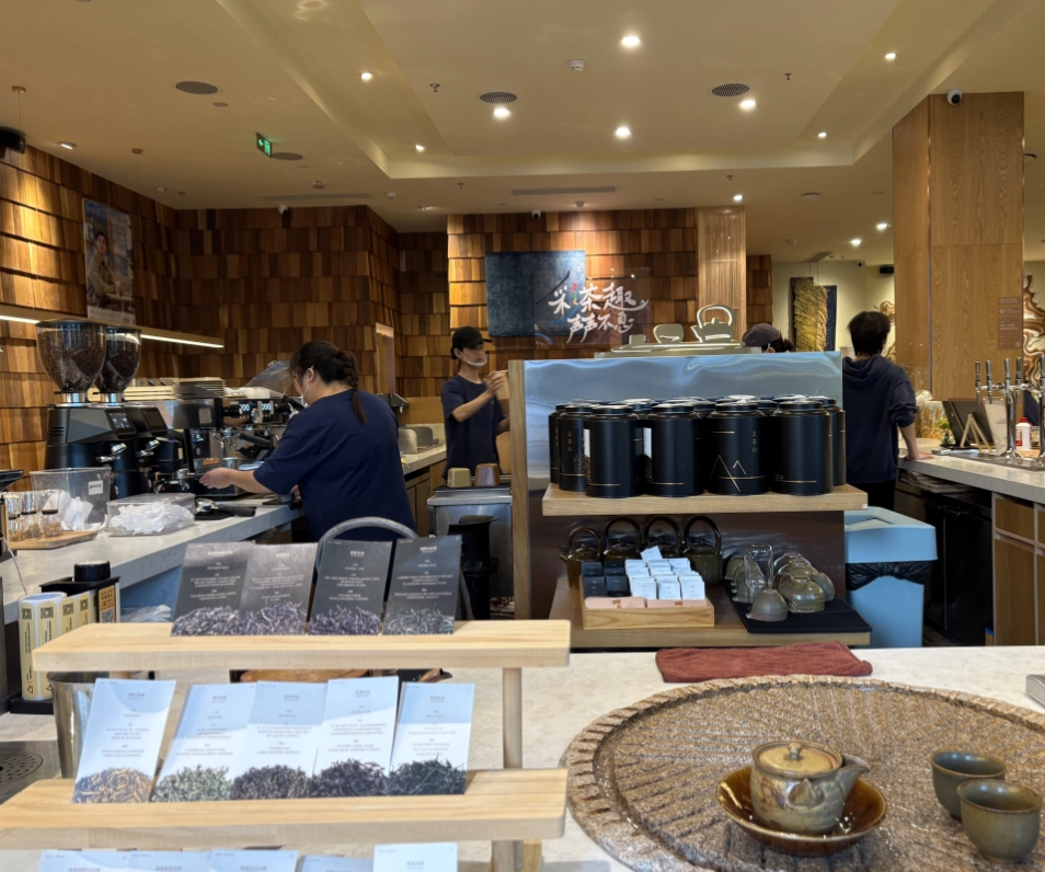 殷殷嘱托润黔山——“圈”出消费新意 “街”活满城烟火——南明区强力推进“五商圈”“五街区”提质升级