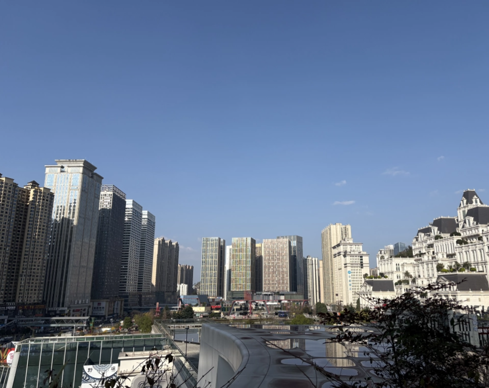 殷殷嘱托润黔山——“圈”出消费新意 “街”活满城烟火——南明区强力推进“五商圈”“五街区”提质升级