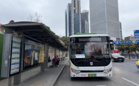 “南明智能制造产业园—河滨公园”定制公交专线正式开通运行