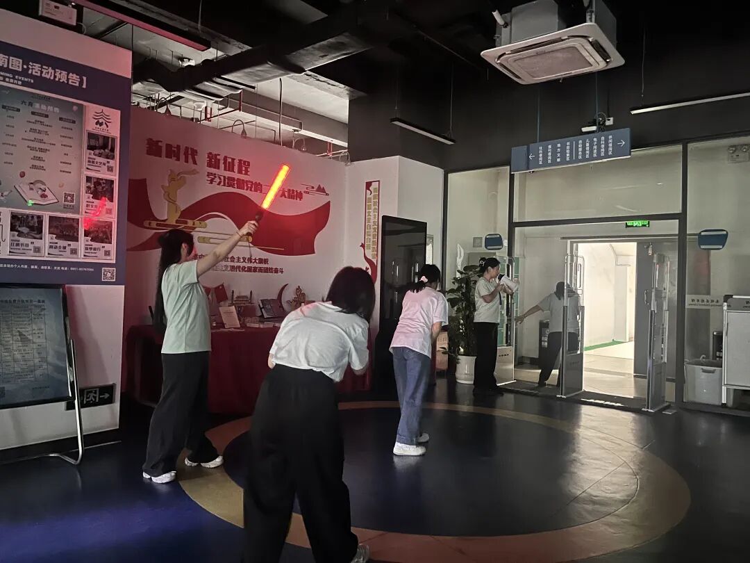 南明区图书馆开展安全培训+应急演练