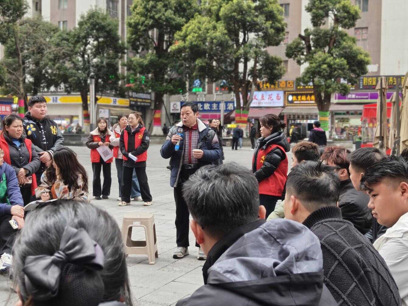 2.png 文明南明丨小车河街道富园社区:以延时服务破解民生痛点