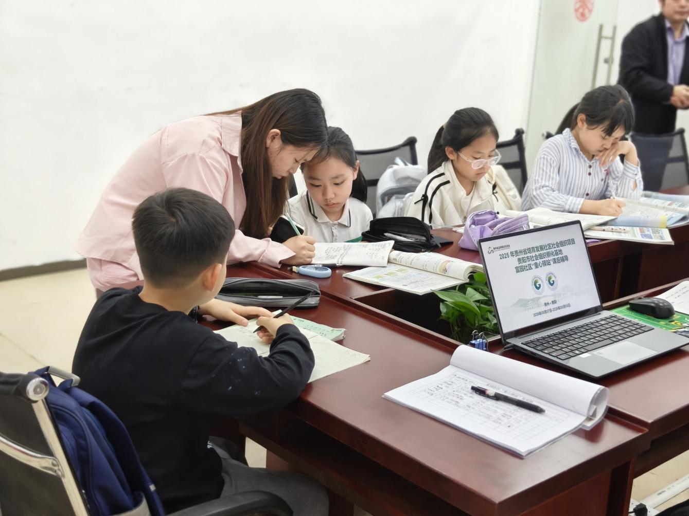 3.png 文明南明丨小车河街道富园社区:以延时服务破解民生痛点