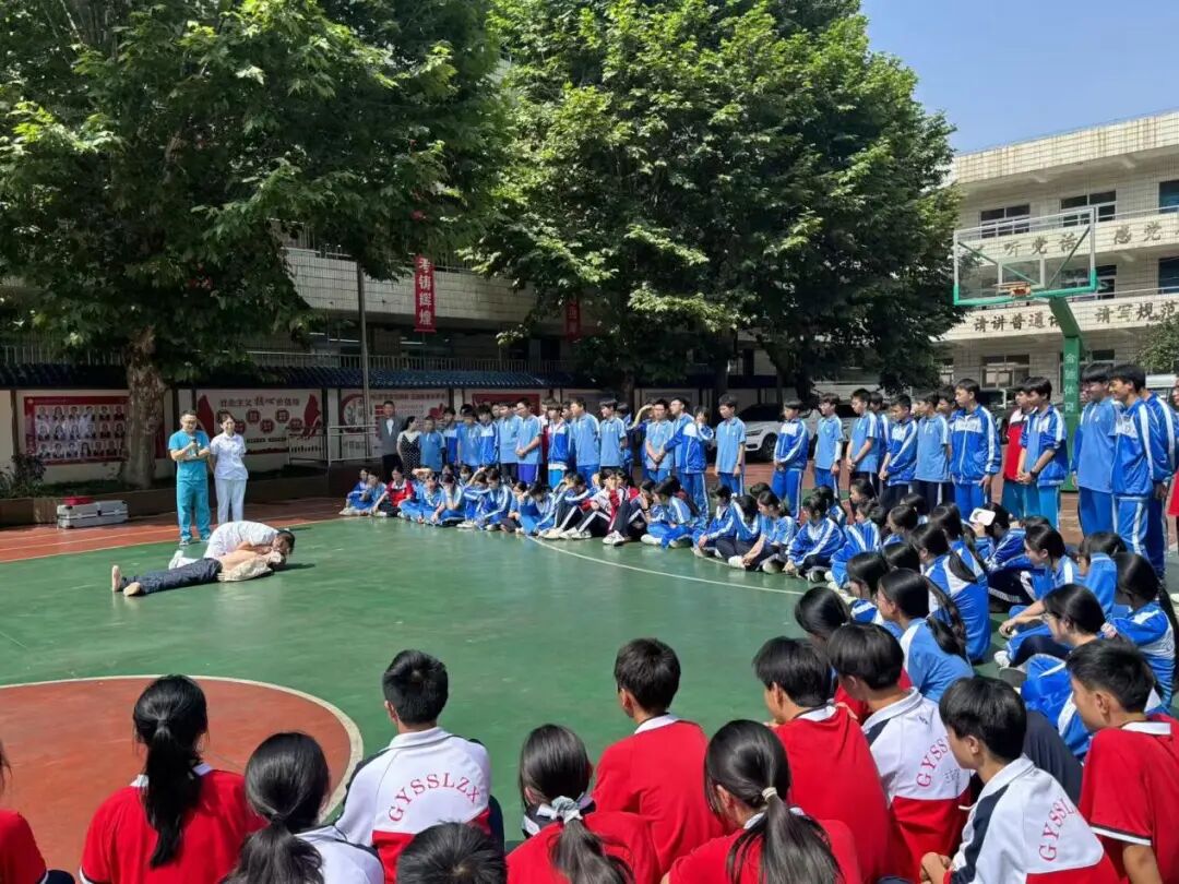 军医入校传急救 军民同心筑安全——贵阳市第三十六中学开展心肺复苏急救专题培训